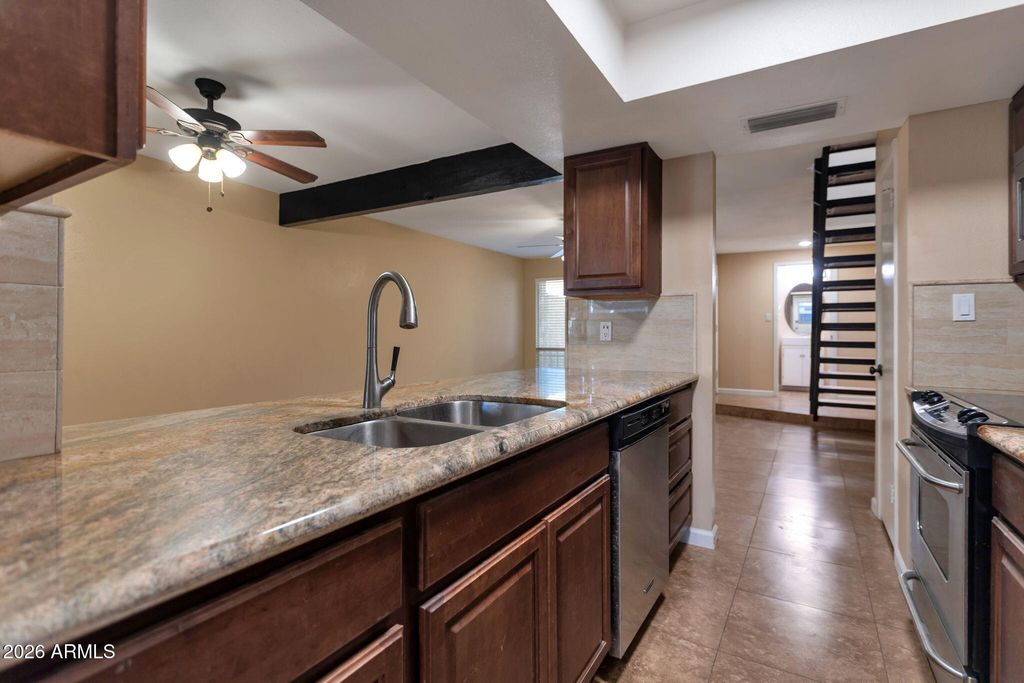 Image 7 of property listing at 6540 N 7TH Avenue 42, Phoenix, AZ 85013