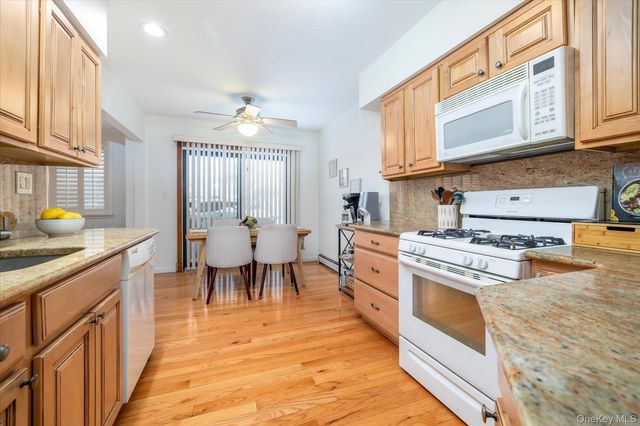 210 Westend Avenue 8A, Freeport, NY 11520