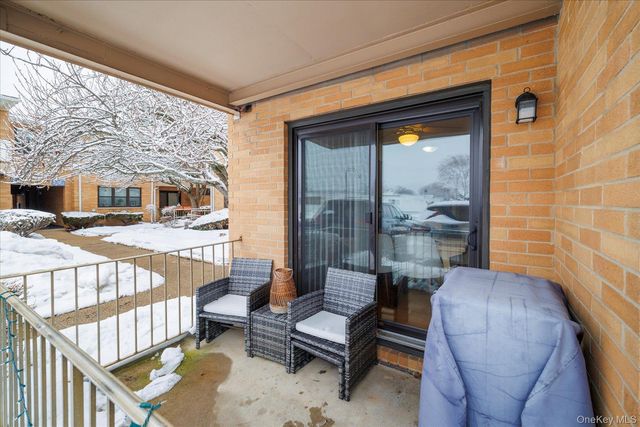 210 Westend Avenue 8A, Freeport, NY 11520