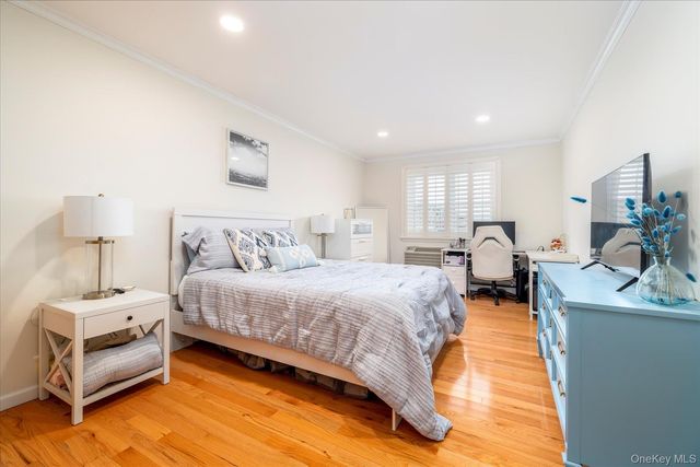 210 Westend Avenue 8A, Freeport, NY 11520