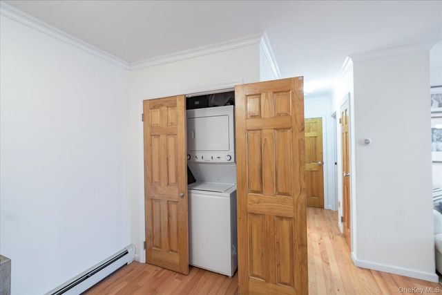 210 Westend Avenue 8A, Freeport, NY 11520