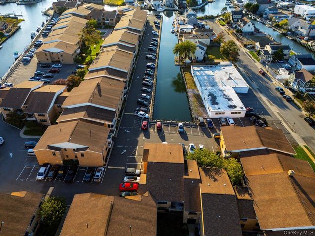 210 Westend Avenue 8A, Freeport, NY 11520