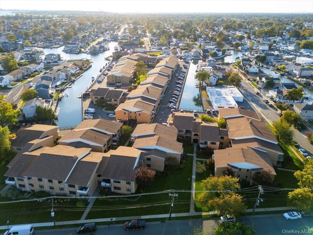 210 Westend Avenue 8A, Freeport, NY 11520