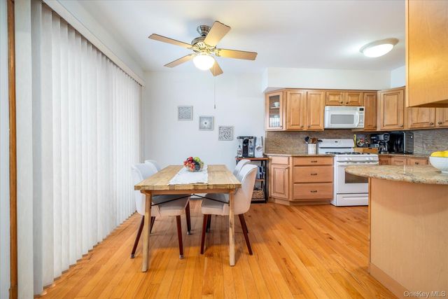 210 Westend Avenue 8A, Freeport, NY 11520