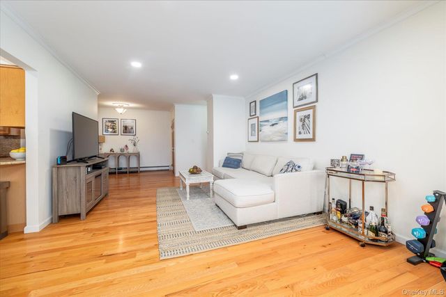 210 Westend Avenue 8A, Freeport, NY 11520