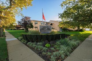 210 Westend Avenue 8A, Freeport, NY 11520