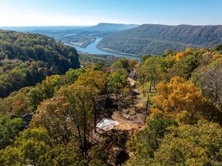 204 Mathes Lane, Signal Mountain, TN 37377