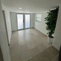 17650 NE 19th Ave, North Miami Beach, FL 33162
