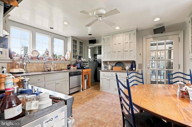 422 DONALYN LN, Berwyn, PA 19312