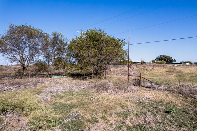5814 Woodard Avenue, Cleburne, TX 76033
