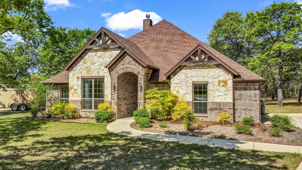 319 Timbers Circle, Poolville, TX 76487