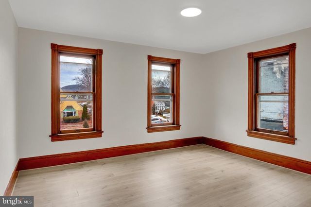 1059 MARKET ST, Sunbury, PA 17801