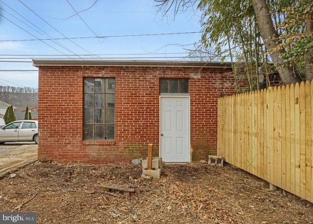 1059 MARKET ST, Sunbury, PA 17801