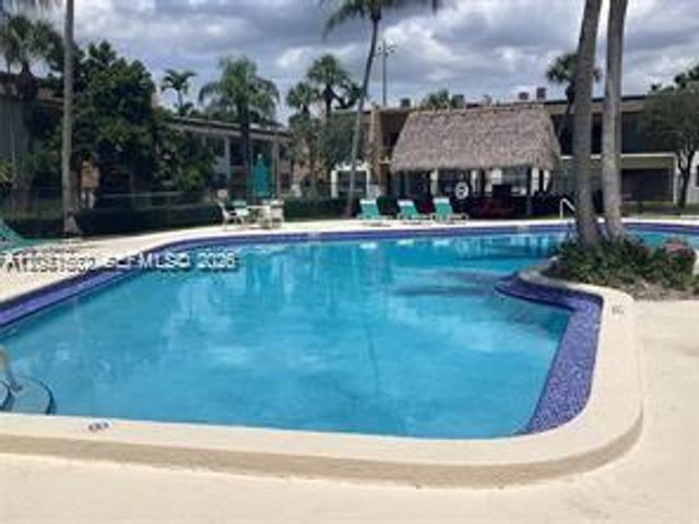 8261 SW 128th St 202, Pinecrest, FL 33156