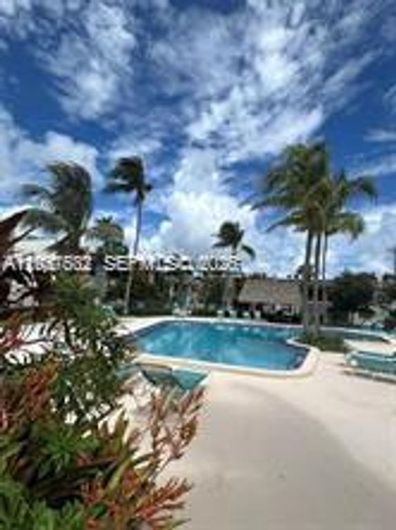 8261 SW 128th St 202, Pinecrest, FL 33156