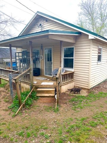 910 College St, W, Fayetteville, TN 37334