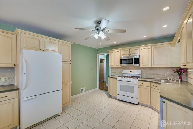 10 James Street, South River, NJ 08882