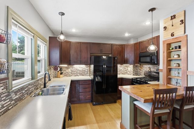 2 Cashman Rd, Peabody, MA 01960
