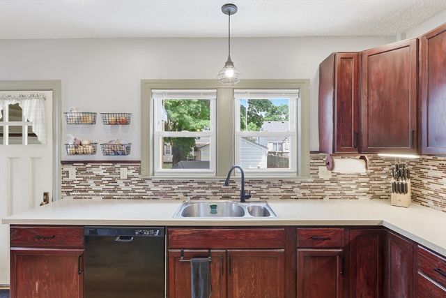 2 Cashman Rd, Peabody, MA 01960