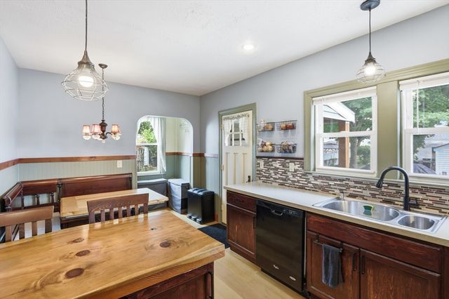 2 Cashman Rd, Peabody, MA 01960