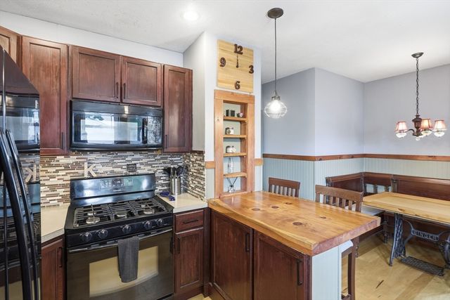 2 Cashman Rd, Peabody, MA 01960