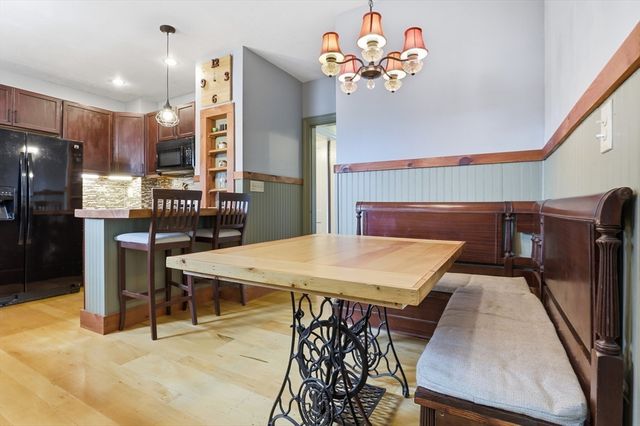 2 Cashman Rd, Peabody, MA 01960