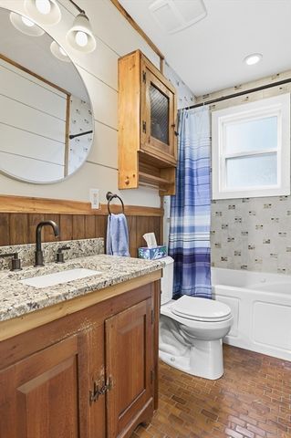 2 Cashman Rd, Peabody, MA 01960