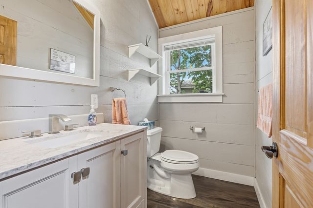 2 Cashman Rd, Peabody, MA 01960