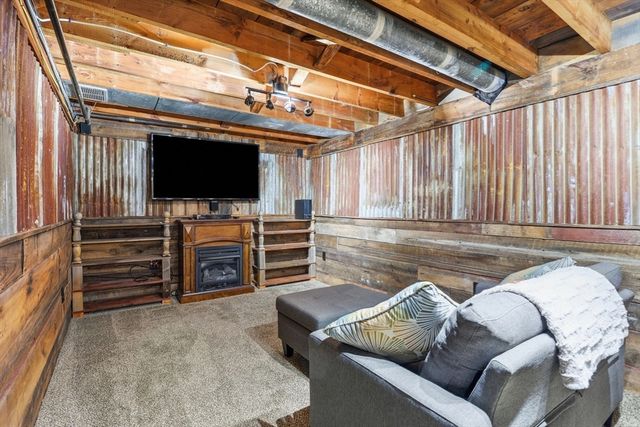 2 Cashman Rd, Peabody, MA 01960