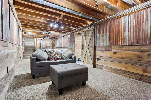 2 Cashman Rd, Peabody, MA 01960