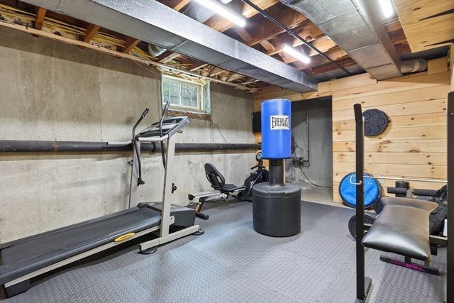2 Cashman Rd, Peabody, MA 01960