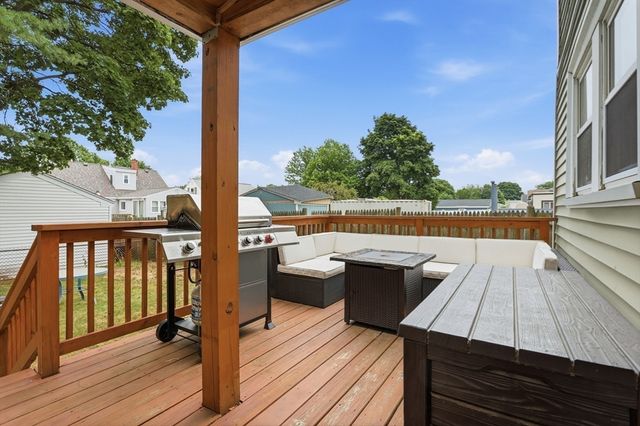 2 Cashman Rd, Peabody, MA 01960