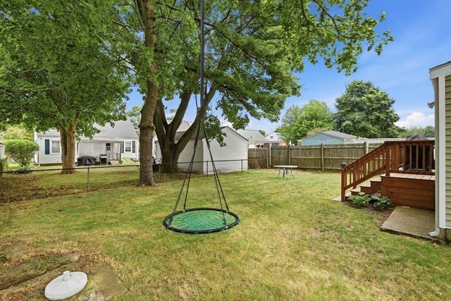 2 Cashman Rd, Peabody, MA 01960