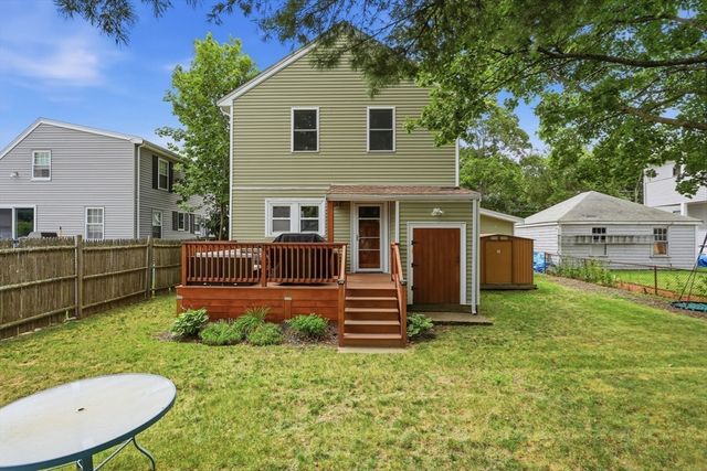 2 Cashman Rd, Peabody, MA 01960