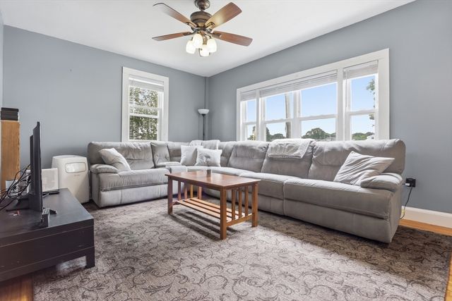 2 Cashman Rd, Peabody, MA 01960