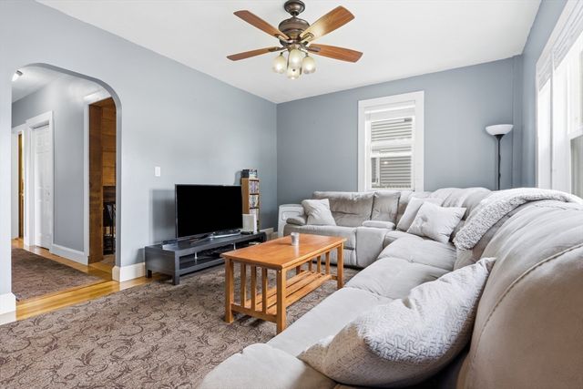 2 Cashman Rd, Peabody, MA 01960