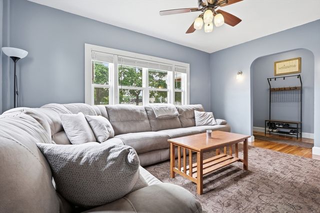 2 Cashman Rd, Peabody, MA 01960