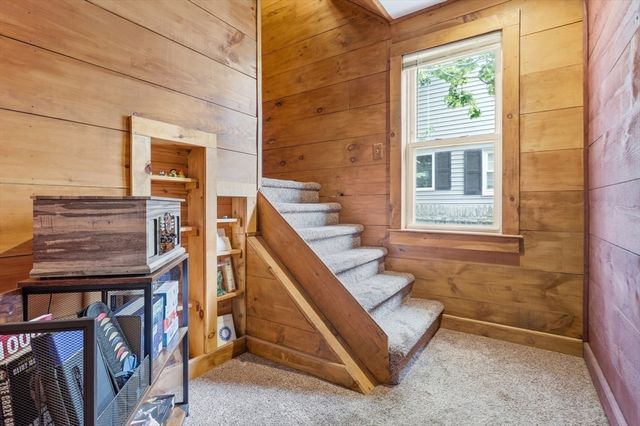 2 Cashman Rd, Peabody, MA 01960