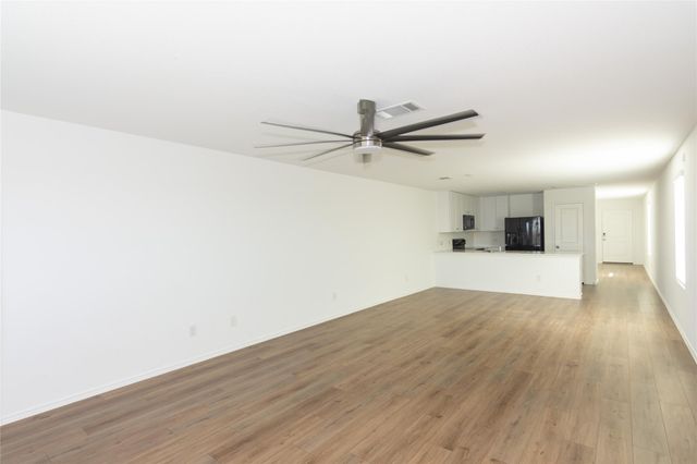 544 Rancho Del Cielo LOOP, Jarrell, TX 76537