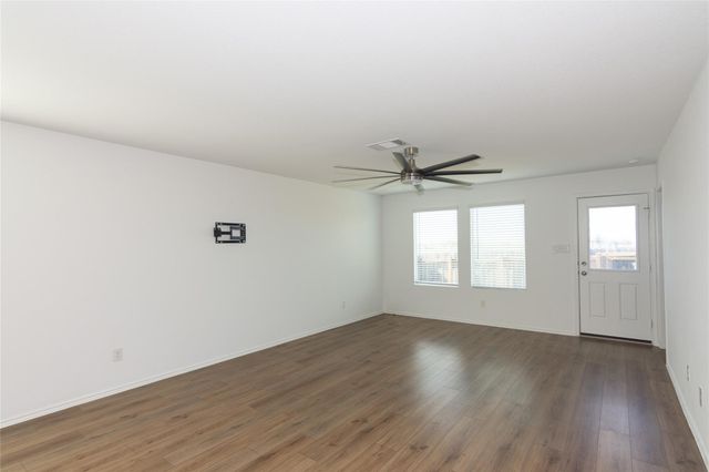 544 Rancho Del Cielo LOOP, Jarrell, TX 76537