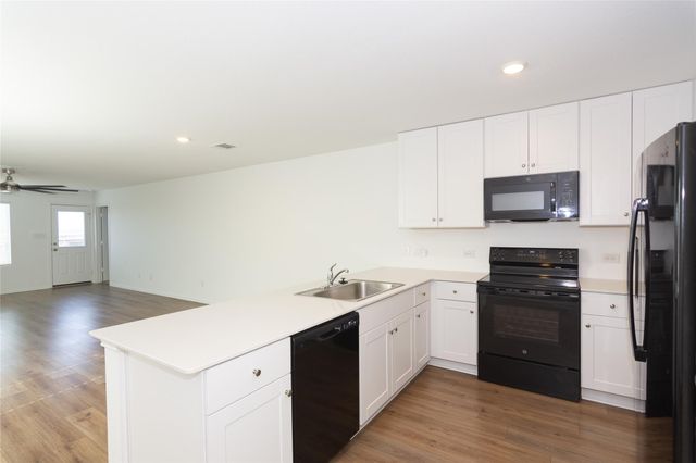 544 Rancho Del Cielo LOOP, Jarrell, TX 76537