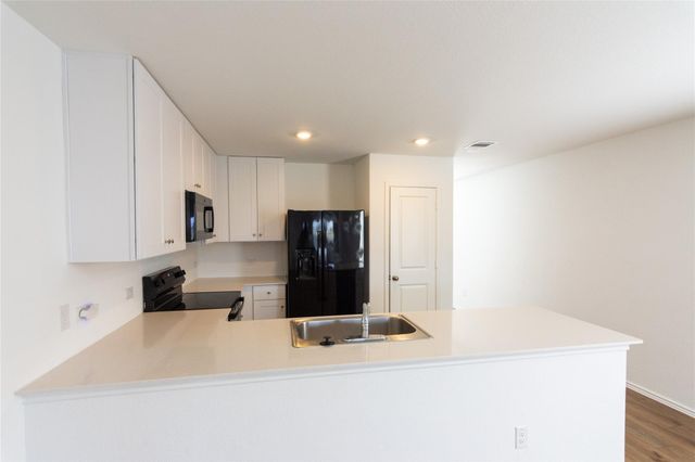 544 Rancho Del Cielo LOOP, Jarrell, TX 76537