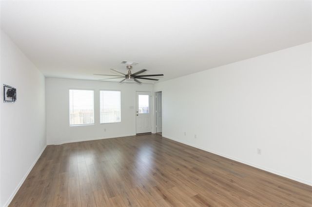 544 Rancho Del Cielo LOOP, Jarrell, TX 76537