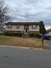 157 Clubhouse DR, Roanoke, VA 24019