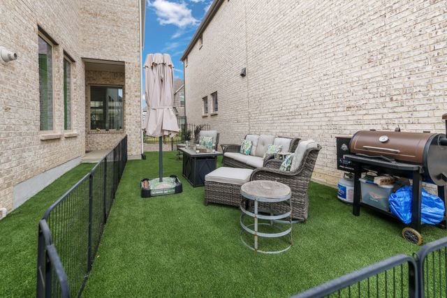 703 Canada Goose Lane, Arlington, TX 76005