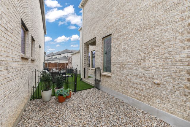 703 Canada Goose Lane, Arlington, TX 76005