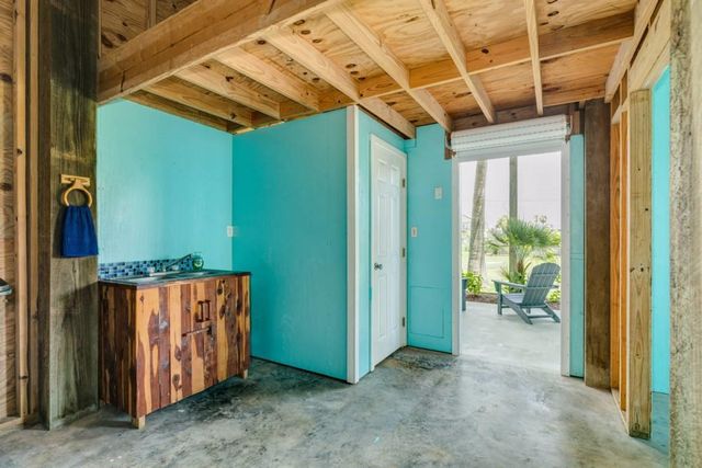 16515 Jolly Roger Road, Jamaica Beach, TX 77554