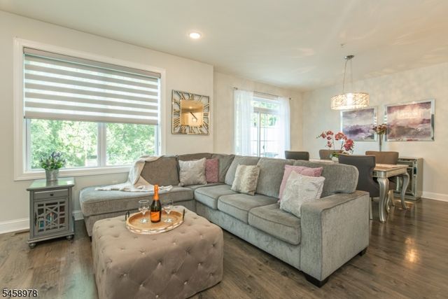 106 Autumn Ct, Little Falls Twp., NJ 07424