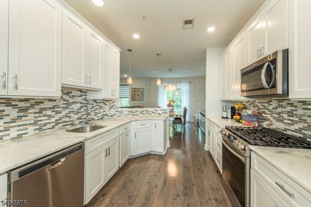 106 Autumn Ct, Little Falls Twp., NJ 07424
