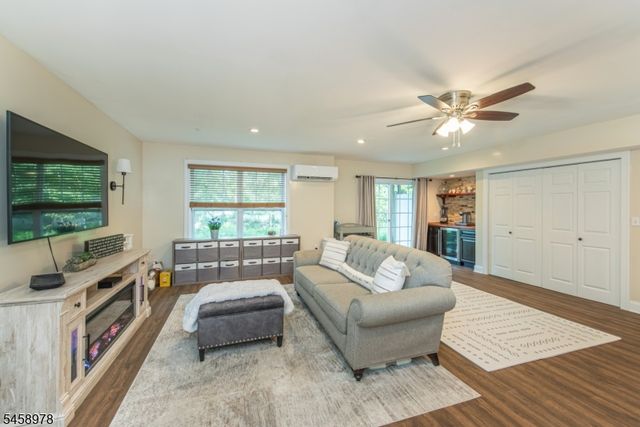 106 Autumn Ct, Little Falls Twp., NJ 07424
